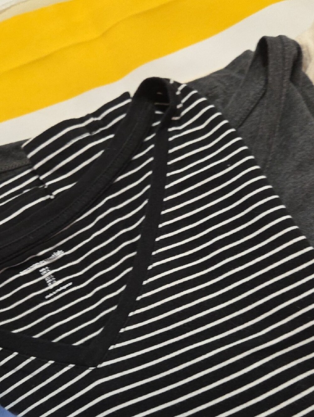Amazon Essentials Women's V-Neck 3/4 Sleeve Tee 5 Pack - Picture 3 of 11